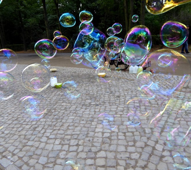 soap-bubbles-2748730_1920